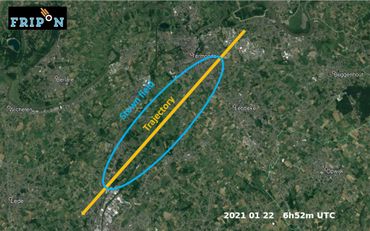 Comme l'explique FRIPON : voici la "zone probable de la chute de la météorite, il faut noter qu’à l’heure de la chute une forte tempête d’ouest régnait en Belgique. La zone de chute calculée est donc donnée à titre indicatif. Nous encourageons toutes les personnes de la région à faire attention lors de leur déplacement afin détecter une possible météorite". Comme l'explique FRIPON : voici la "zone probable de la chute de la météorite, il faut noter qu’à l’heure de la chute une forte tempête d’ouest régnait en Belgique. La zone de chute calculée est donc donnée à titre indicatif. Nous encourageons toutes les personnes de la région à faire attention lors de leur déplacement afin détecter une possible météorite".