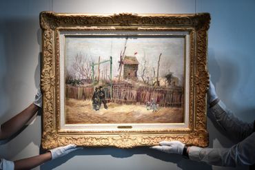 « Scène de rue à Montmartre » a été adjugé un peu plus de 13 millions d'euros, frais compris, lors d'une vente organisée par Sotheby's « Scène de rue à Montmartre » a été adjugé un peu plus de 13 millions d'euros, frais compris, lors d'une vente organisée par Sotheby's