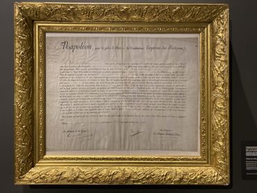 Un document signé de la main de l'Empereur. Un document signé de la main de l'Empereur.