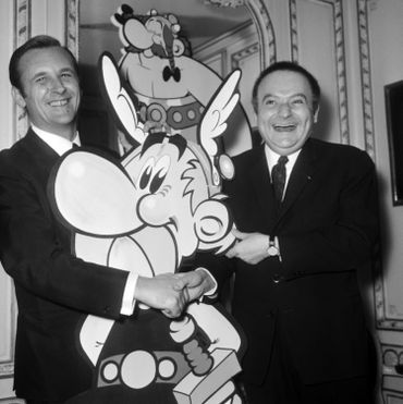 Albert Uderzo, René Goscinny et leurs deux héros, en 1967 Albert Uderzo, René Goscinny et leurs deux héros, en 1967