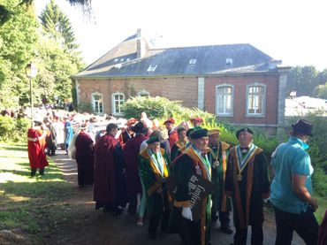 Les confréries venaient de diverses régions Les confréries venaient de diverses régions