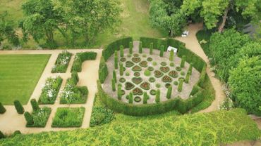 Le jardin des coeurs imaginé par Alice Van Buuren, en hommage à son époux défunt. Le jardin des coeurs imaginé par Alice Van Buuren, en hommage à son époux défunt.