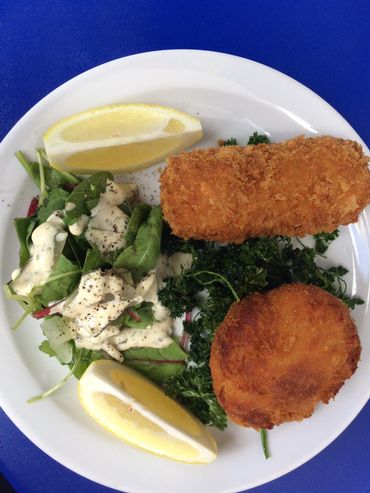 Cédric Mosbeux, le "roi de la croquette aux crevettes" reçoit un trophée d’honneur Cédric Mosbeux, le "roi de la croquette aux crevettes" reçoit un trophée d’honneur