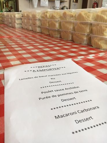Dans cette ASBL, un système de repas à emporter à été instauré Dans cette ASBL, un système de repas à emporter à été instauré