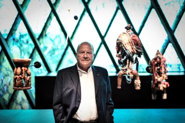 Marc Ladreit De Lacharrière, le collectionneur au sein de la collection qu'il a donnée au Musée du Quai Branly Marc Ladreit De Lacharrière, le collectionneur au sein de la collection qu'il a donnée au Musée du Quai Branly