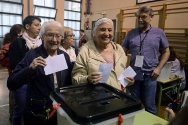 Référendum en Catalogne: la tension monte entre la police nationale et les indépendantistes Référendum en Catalogne: la tension monte entre la police nationale et les indépendantistes