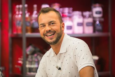 Julien Kaibeck, chroniqueur et grand militant de la slow cosmetic, vous livre ses secrets toutes les semaines dans Un gars, Un chef sur La Deux ! Julien Kaibeck, chroniqueur et grand militant de la slow cosmetic, vous livre ses secrets toutes les semaines dans Un gars, Un chef sur La Deux !