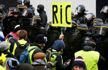 Les gilets jaunes en France veulent un référendum d'initiative populaire: c'est quoi? Les gilets jaunes en France veulent un référendum d'initiative populaire: c'est quoi?