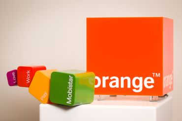15 ans après son rachat par Orange, Mobistar revêt les habits de l'opérateur connu mondialement. 15 ans après son rachat par Orange, Mobistar revêt les habits de l'opérateur connu mondialement.