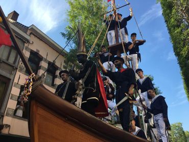 "Je suis Sauvage": acclamé et soutenu par les Athois, le "Sauvage" de la Ducasse remet symboliquement ses chaînes "Je suis Sauvage": acclamé et soutenu par les Athois, le "Sauvage" de la Ducasse remet symboliquement ses chaînes