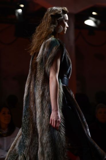 Le long manteau sans manche par Marni - Collection prêt-à-porter automne-hiver 2015-2016 Le long manteau sans manche par Marni - Collection prêt-à-porter automne-hiver 2015-2016