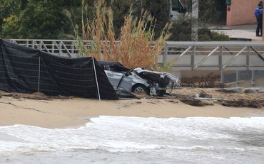 Deux personnes, une femme puis un homme, ont été retrouvées noyées jeudi matin à bord de leur véhicule emporté en mer. Deux personnes, une femme puis un homme, ont été retrouvées noyées jeudi matin à bord de leur véhicule emporté en mer.
