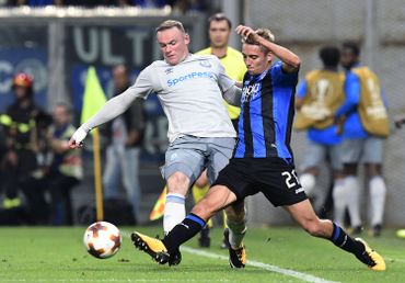 Timothy Castagne et Wayne Rooney au duel Timothy Castagne et Wayne Rooney au duel