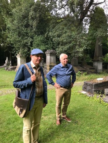 Guy Lemaire et Philippe Baudot au Cimetière d'Evere Guy Lemaire et Philippe Baudot au Cimetière d'Evere