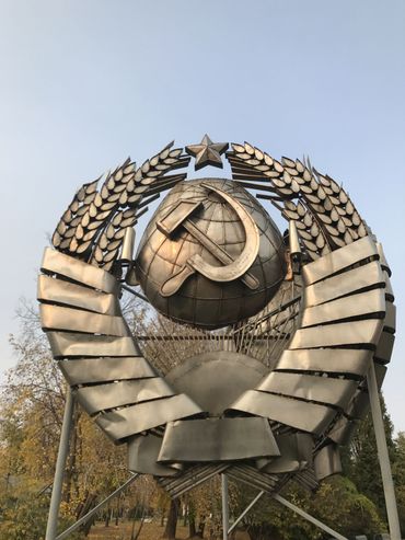 Au Parc des statues déchues sont rassemblées des dizaines d'oeuvres soviétiques déboulonnées après la chute du communisme. Au Parc des statues déchues sont rassemblées des dizaines d'oeuvres soviétiques déboulonnées après la chute du communisme.