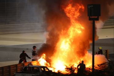 Romain Grosjean prisonnier des flammes à Bahreïn Romain Grosjean prisonnier des flammes à Bahreïn