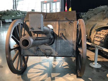 Le canon offert par la ville de Mons Le canon offert par la ville de Mons