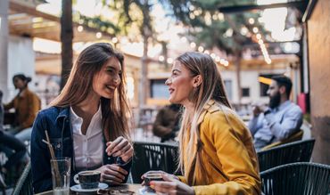 Covid-19 : en terrasse, mieux cerner les risques pour ne pas trinquer. Covid-19 : en terrasse, mieux cerner les risques pour ne pas trinquer.