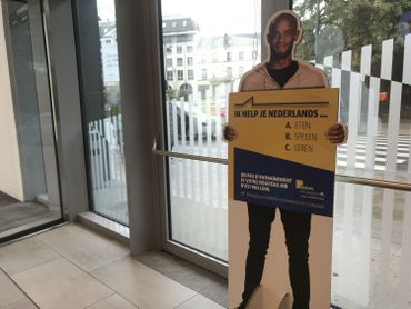 La dernières campagne d'Actiris pour apprendre les langues avait cartonné grâce à Vincent Kompany. Du coup, l'agence fait à nouveau appel au footballeur pour ses nouvelles publicités à venir La dernières campagne d'Actiris pour apprendre les langues avait cartonné grâce à Vincent Kompany. Du coup, l'agence fait à nouveau appel au footballeur pour ses nouvelles publicités à venir