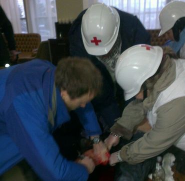Des blessés soignés dans le hall de l'hôtel Ukraïna Des blessés soignés dans le hall de l'hôtel Ukraïna