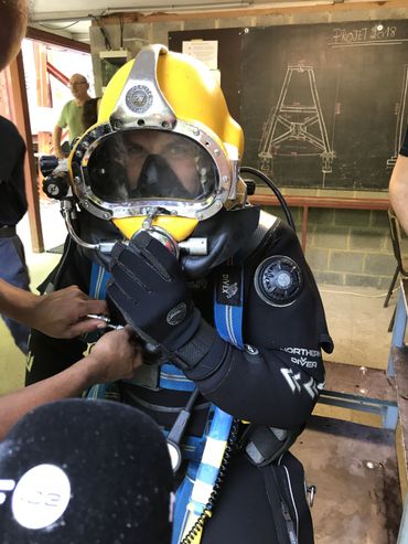 Scaphandrier, un métier que l'on apprend à Dinant Scaphandrier, un métier que l'on apprend à Dinant