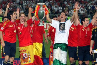 Le sacre à l'Euro 2008 marque le début d'une décennie de trophées pour l'ensemble du foot espagnol. Le sacre à l'Euro 2008 marque le début d'une décennie de trophées pour l'ensemble du foot espagnol.