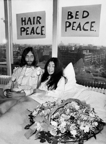 Il y a 50 ans, John Lennon et Yoko Ono s'engagent pour la paix dans un "bed-in" à Amsterdam (vidéo) Il y a 50 ans, John Lennon et Yoko Ono s'engagent pour la paix dans un "bed-in" à Amsterdam (vidéo)