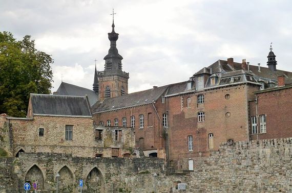 Les Anciens remparts de Binche sont un monument d'architecture militaire de Belgique relevant du Patrimoine majeur de Wallonie. Les Anciens remparts de Binche sont un monument d'architecture militaire de Belgique relevant du Patrimoine majeur de Wallonie.