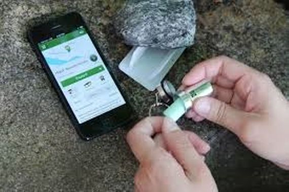 Pour jouer, il vous suffit de vous munir d’un GPS pour piéton puisque c'est un jeu qui se fait à pied Pour jouer, il vous suffit de vous munir d’un GPS pour piéton puisque c'est un jeu qui se fait à pied