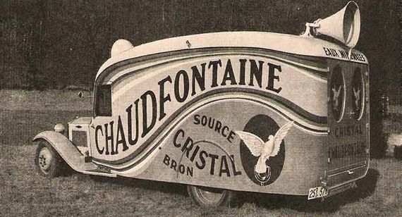 Au départ uniquement utilisée à des fins thérapeutiques, l'eau de Chaudfontaine sera conditionnée en bouteilles et commercialisée à partir de 1924 par la Société Eau minérale de Chaudfontaine. Au départ uniquement utilisée à des fins thérapeutiques, l'eau de Chaudfontaine sera conditionnée en bouteilles et commercialisée à partir de 1924 par la Société Eau minérale de Chaudfontaine.