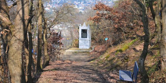 Du sommet su Calvaire, vous pouvez admirer un vaste panorama sur la ville et ses vieux quartiers Du sommet su Calvaire, vous pouvez admirer un vaste panorama sur la ville et ses vieux quartiers