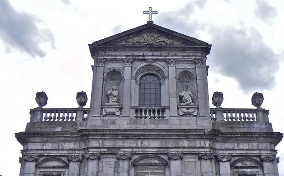 Si nous chantons tous que Charlemagne a inventé l’école, nous ignorons tous que sa trisaïeule, Begge, est à l’origine de la ville d’Andenne. Si nous chantons tous que Charlemagne a inventé l’école, nous ignorons tous que sa trisaïeule, Begge, est à l’origine de la ville d’Andenne.
