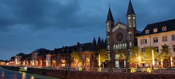 L'ancien Couvent des Rédemptoristes, situé sur le Quai Notre-Dame, a été complètement rénové en 2005. L'ancien Couvent des Rédemptoristes, situé sur le Quai Notre-Dame, a été complètement rénové en 2005.