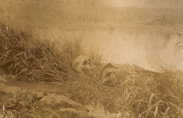 Discovered in an advanced post, this skeleton of a German soldier still wearing his uniform - Private collection, Mrs. Anne-Marie Falmagne ©