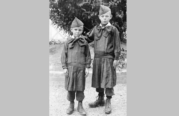 Michel et Maurits Debruyne lors de leur séjour en colonie scolaire en France - Collection Privée Ignace Debruyne ( http://www.ignacedebruyne.eu ) - Tous droits réservés ©