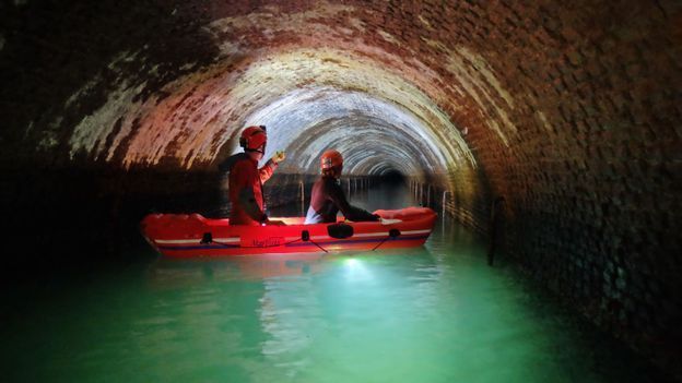 Le chantier a laissé un site historique de grande valeur: le tunnel du canal (2528 mètres s'enfonçant à 60 mètres sous la crête), le puisard, le canal et les alentours. Le chantier a laissé un site historique de grande valeur: le tunnel du canal (2528 mètres s'enfonçant à 60 mètres sous la crête), le puisard, le canal et les alentours.