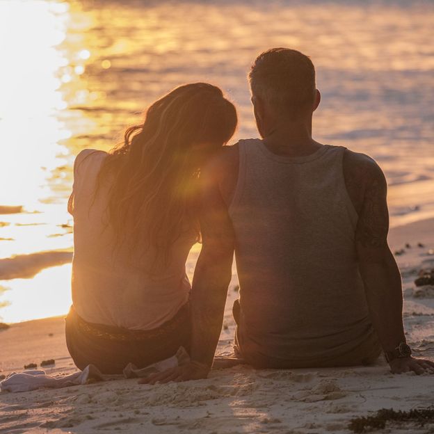 Laetitia Milot et Philippe Bas : leur belle complicité sur le tournage de "Coup de foudre à Bora Bora" (photos) Laetitia Milot et Philippe Bas : leur belle complicité sur le tournage de "Coup de foudre à Bora Bora" (photos)