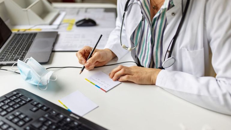 &#34;J’ai honte, mais je triche depuis 7 ans&#34; : les gens trichent-ils pour ne pas aller travailler ?