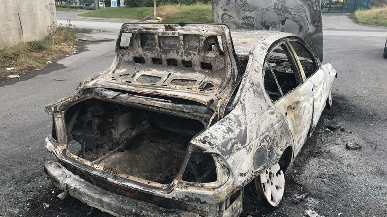 mouscron: 7 voitures immatriculées en france incendiées ce mardi soir