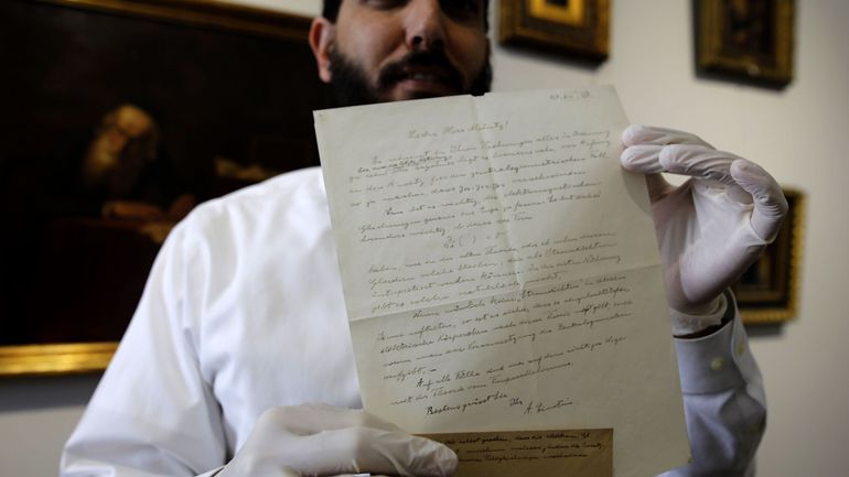700 euro en lettre