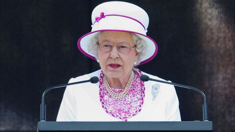 Elizabeth 2 Est Reine De Combien De Pays