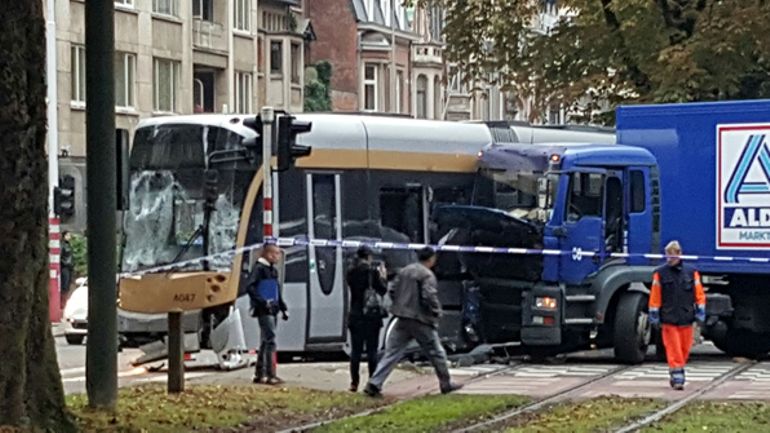 Bruxelles: accident impliquant un tram et un camion, deux blessés