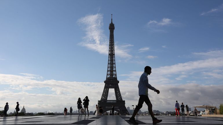 L Homme Qui A Vendu La Tour Eiffel L'homme arrêté avec un couteau à la Tour Eiffel ne jouissait pas de