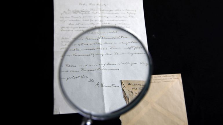 700 euro en lettre