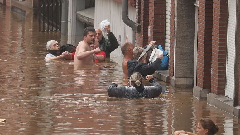 Les Inondations En Photos Et En Vidéos