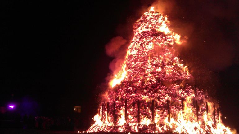 Du Grand Feu Ne Restent Que Les Braises