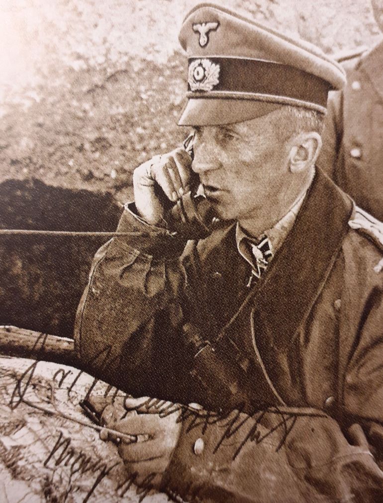 Qui A Gagné La Bataille Des Ardennes La veste d'un général nazi repenti, relique de la bataille des Ardennes