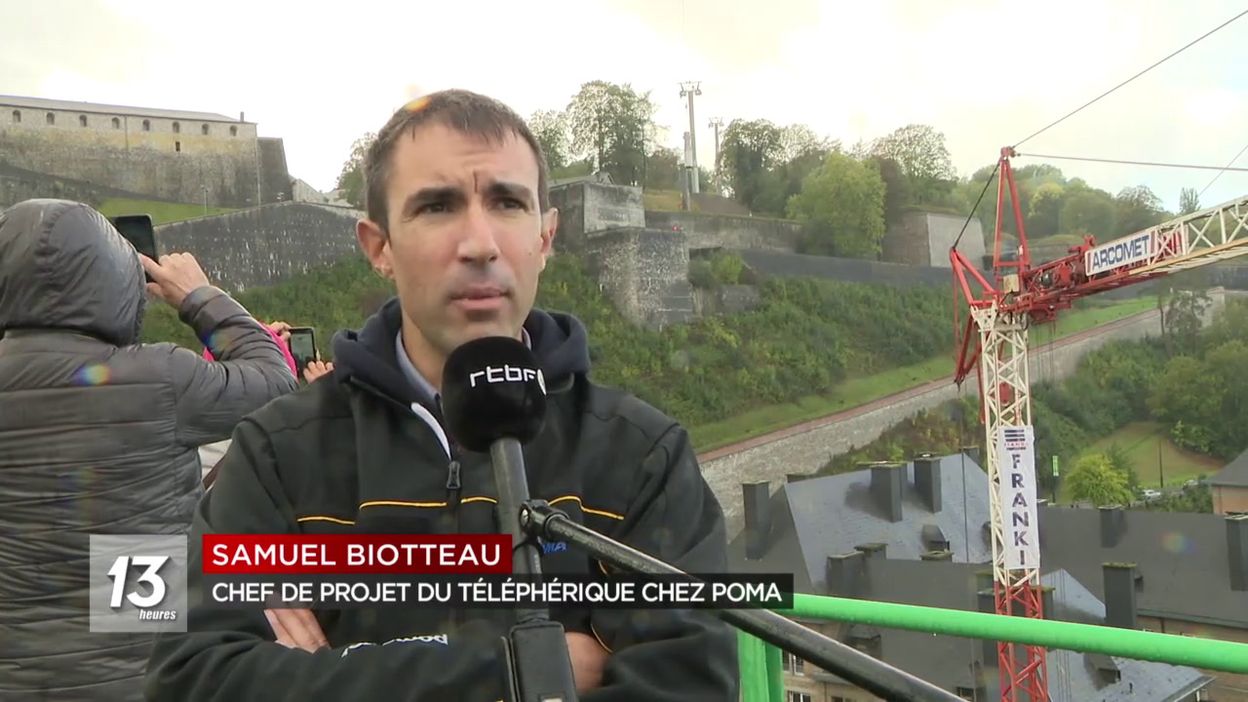 Arrivée des pylones du téléphérique de Namur