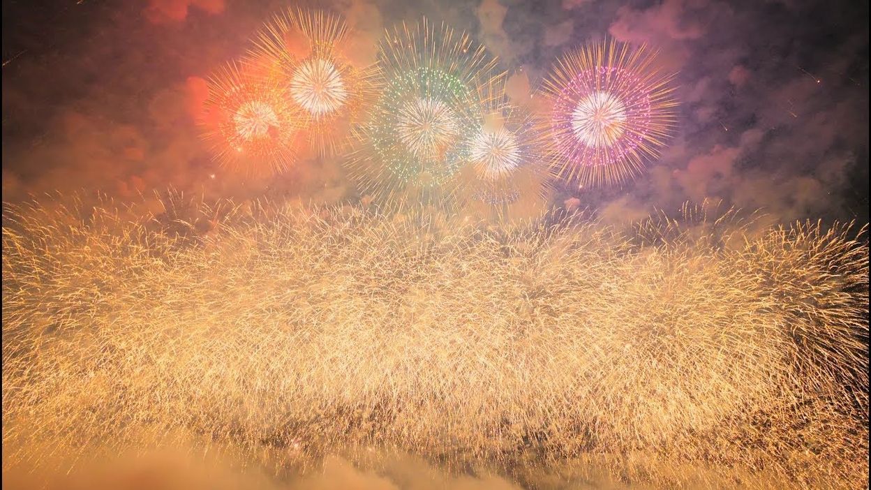 Festival De Feux D Artifice Au Japon