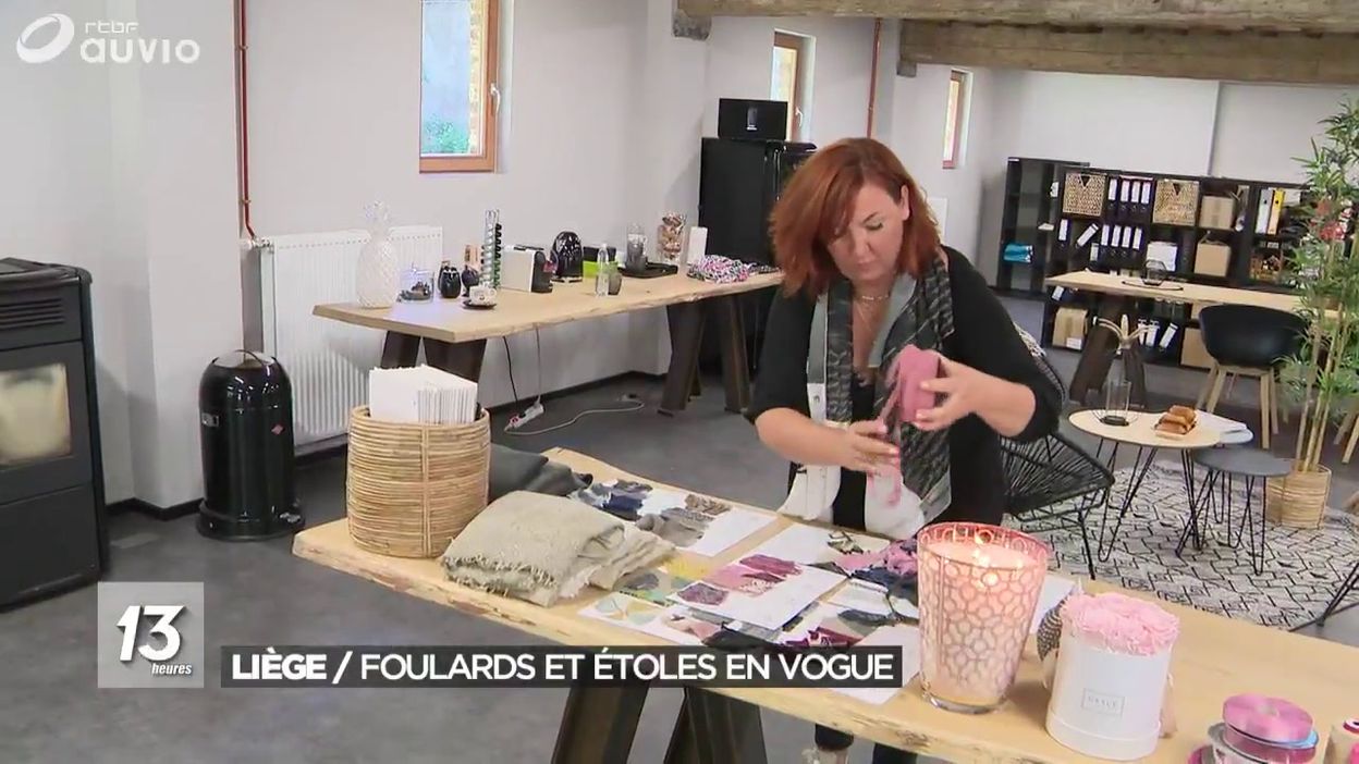 Liège : visite dans l'atelier d'une créatrice de foulards
